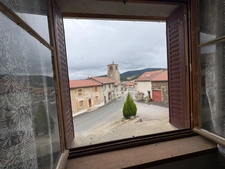 PROCHE DE BOEN sur LIGNON (42). MAISON de CAMPAGNE de 150 M2 avec ses  DÉPENDANCES de 60 M2  et  COUR ATTENANT 