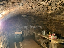 LA CHAMBA ( 42 ). MAISON de CAMPAGNE avec ses DEPENDANCES   - TERRAIN de 5000 m2 - CAVE A FOURME 