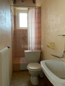 A CERVIERES (42). Maison de village de 65 M2 avec son garage attenant 