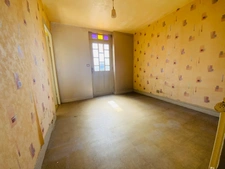 A SAINT ROMAIN LE PUY (42). MAISON individuelle  de  68 M2 A RENOVER  au BORD DU CANAL et VUE SUR LE PRIEURE