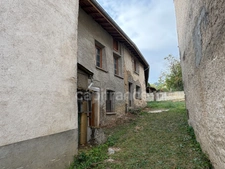 PROCHE DE BOEN sur LIGNON (42). MAISON de CAMPAGNE de 150 M2 avec ses  DÉPENDANCES de 60 M2  et  COUR ATTENANT 