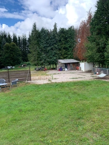 A NOIRETABLE (42) Batiment Professionnel  avec un APPART de 84 M2 sur un terrain de 8700 m2  