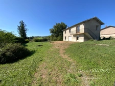 A SAINT GERMAIN LAVAL (42) MAISON  de 120 M2  avec terasse TERRAIN de 3 HA  et BATIMENT de 75 M2