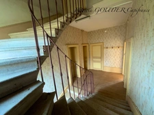 A  SAINT FORGEUX LESPINASSE (42) MAISON DE CARACTERE de 200 M2 avec DEPENDANCES et terrain clos de 8400M2