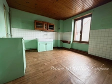 Proche de NOIRETABLE à vendre  APPARTEMENT de 68 M2 avec petit terrain non attenant