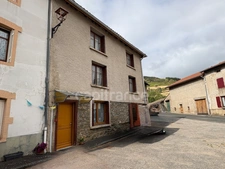 PROCHE DE BOEN sur LIGNON (42). MAISON de CAMPAGNE de 150 M2 avec ses  DÉPENDANCES de 60 M2  et  COUR ATTENANT 