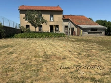Proche de NOIRETABLE  : MAISON DE CAMPAGNE de 157 m2 avec DEPENDANCES  et TERRAIN de 1200 M2