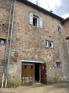 A CERVIERES (42). Maison de village de 65 M2 avec son garage attenant 