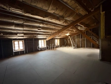 LES SALLES (42). MAISON MITOYENNE de 130 M2 avec cave voutée  dans le HAUT FOREZ 