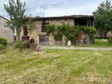 proche d' AMBERT (63) CORPS DE FERME en pierre renové  avec sa grange indépendante  TERRAIN de 1209 M2