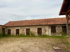 A  SAINT FORGEUX LESPINASSE (42) MAISON DE CARACTERE de 200 M2 avec DEPENDANCES et terrain clos de 8400M2