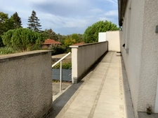 A FEURS (42). APPARTEMENT  T3  Relooké  Avec  PLACE DE PARKING ,  quartier calme 