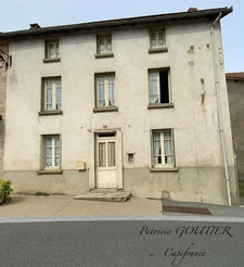 LES SALLES (42). MAISON MITOYENNE de 130 M2 avec cave voutée  dans le HAUT FOREZ 