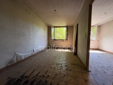 A. SAINT THURIN (42) Maison de 65 M2 avec garage attenant et parcelle de bois de 4400 m2