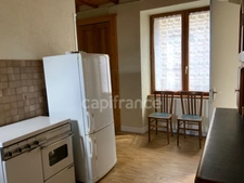 A CERVIERES (42). Maison de village de 65 M2 avec son garage attenant 