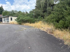 Proche de NOIRETABLE  (42) Local commercial/bureau de 50 M2 avec grand parking clos 