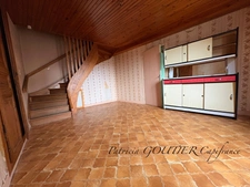 Proche de NOIRETABLE à vendre  APPARTEMENT de 68 M2 avec petit terrain non attenant