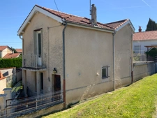 A SAINT ROMAIN LE PUY (42). MAISON individuelle  de  68 M2 A RENOVER  au BORD DU CANAL et VUE SUR LE PRIEURE