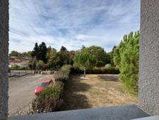 A FEURS (42). APPARTEMENT  T3  Relooké  Avec  PLACE DE PARKING ,  quartier calme 