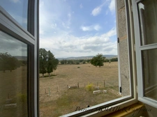 A  SAINT FORGEUX LESPINASSE (42) MAISON DE CARACTERE de 200 M2 avec DEPENDANCES et terrain clos de 8400M2