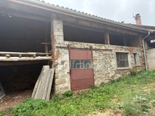 PROCHE DE BOEN sur LIGNON (42). MAISON de CAMPAGNE de 150 M2 avec ses  DÉPENDANCES de 60 M2  et  COUR ATTENANT 
