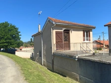 A SAINT ROMAIN LE PUY (42). MAISON individuelle  de  68 M2 A RENOVER  au BORD DU CANAL et VUE SUR LE PRIEURE