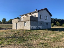 LES SALLES (42). MAISON INDIVIDUELLE de 90 M2 avec TERRASSE   TERRAIN de 2770 M2