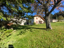 A LA CHAMBA   ( 42 ). MAISON de CAMPAGNE avec ses DEPENDANCES   - TERRAIN de 5000 m2 - CAVE A FOURME 