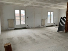 LES SALLES (42). MAISON INDIVIDUELLE de 120 M2 à finir de restaurer, son beau terrain de 2700 M2 constructible 