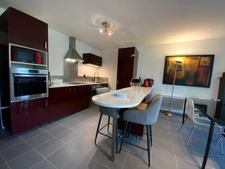 A FEURS (42). APPARTEMENT  T3  Relooké  Avec  PLACE DE PARKING ,  quartier calme 