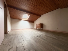 Proche de NOIRETABLE à vendre  APPARTEMENT de 68 M2 avec petit terrain non attenant