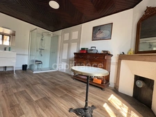 Proche de NOIRETABLE  : MAISON DE CAMPAGNE de 157 m2 avec DEPENDANCES  et TERRAIN de 1200 M2