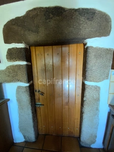 LA CHAMBA ( 42 ). MAISON de CAMPAGNE avec ses DEPENDANCES   - TERRAIN de 5000 m2 - CAVE A FOURME 