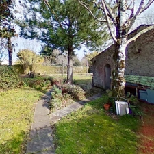 Dpt Vendée (85), à vendre entre CHALLANS et NOIRMOUTIER à SAINT GERVAIS maison de bourg de 210 m²  sur 879 m² de terrain clos avec puits