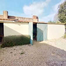 Dpt Vendée (85), à vendre entre CHALLANS et NOIRMOUTIER à SAINT GERVAIS maison de bourg de 210 m²  sur 879 m² de terrain clos avec puits