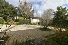 Dpt Vendée (85), à vendre entre CHALLANS et NOIRMOUTIER à SAINT GERVAIS maison de bourg de 210 m²  sur 879 m² de terrain clos avec puits