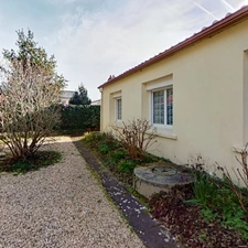 Dpt Vendée (85), à vendre entre CHALLANS et NOIRMOUTIER à SAINT GERVAIS maison de bourg de 210 m²  sur 879 m² de terrain clos avec puits