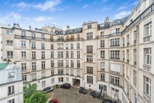 PARIS 17ᵉ – CHARME & LUMINOSITÉ AU DERNIER ÉTAGE