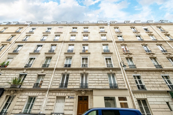 Quartier prestigieux de PARIS, grand studio à VENDRE