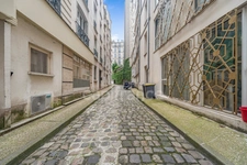 PARIS 17ᵉ – CHARME & LUMINOSITÉ AU DERNIER ÉTAGE