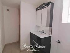 Local commercial avec studio attenant à vendre BERTHECOURT (60)