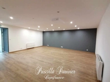 Local commercial avec studio attenant à vendre BERTHECOURT (60)