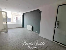 Local commercial avec studio attenant à vendre BERTHECOURT (60)