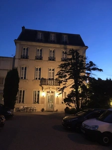Private mansion in CARCASSONNE, 18 bedrooms, 1340 m² of living space with 2 hangars totaling 668 m², parking, garden of 350 m²