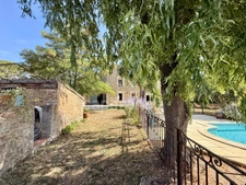 Manor house in CARCASSONNE with 233m2 of living space, 5 bedrooms, garage, swimming pool, 1100m2 plot