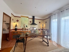 Beautiful 3-bedroom apartment in Carcassonne city centre, 140m2 of living space, one parking space