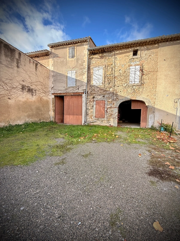 Immeuble à renover à vendre MONTLAUR (11) 282m2 environ avec terrain