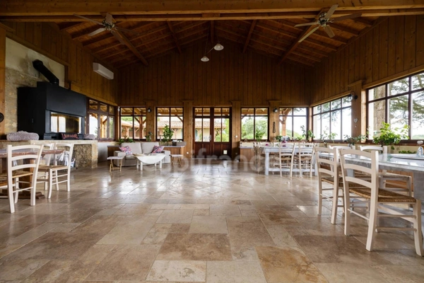 Proprieté de plus de 700m2 habitables sur 1,24 hectare de terrain, piscine et vue exceptionnelle 