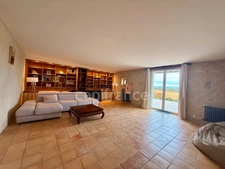 Property with over 700m2 of living space on 1.24 hectares of land, swimming pool and exceptional views 