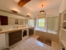 Manor house in CARCASSONNE with 233m2 of living space, 5 bedrooms, garage, swimming pool, 1100m2 plot